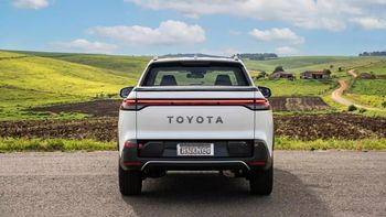 Toyota prepara una pickup que recuerda al Corolla y hace temblar a Fiat Toyota prepara una pickup que recuerda al Corolla y hace temblar a Fiat
