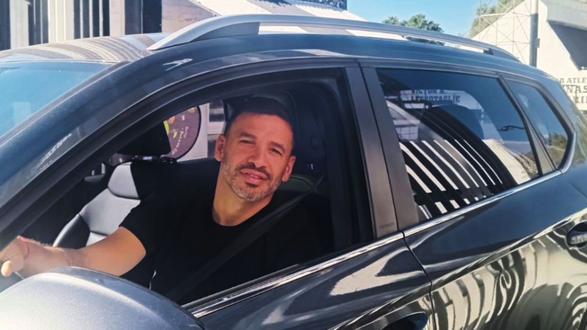 Ariel Broggi visitó la práctica de Gimnasia y Esgrima y se despidió del plantel