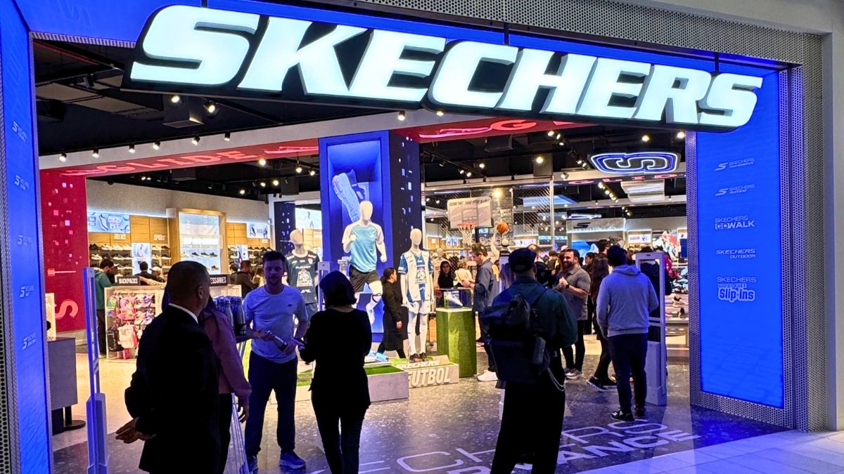 El nuevo local de ropa deportiva que arribó a Chile con una tienda gigante. El nuevo local de ropa deportiva que arribó a Chile con una tienda gigante.