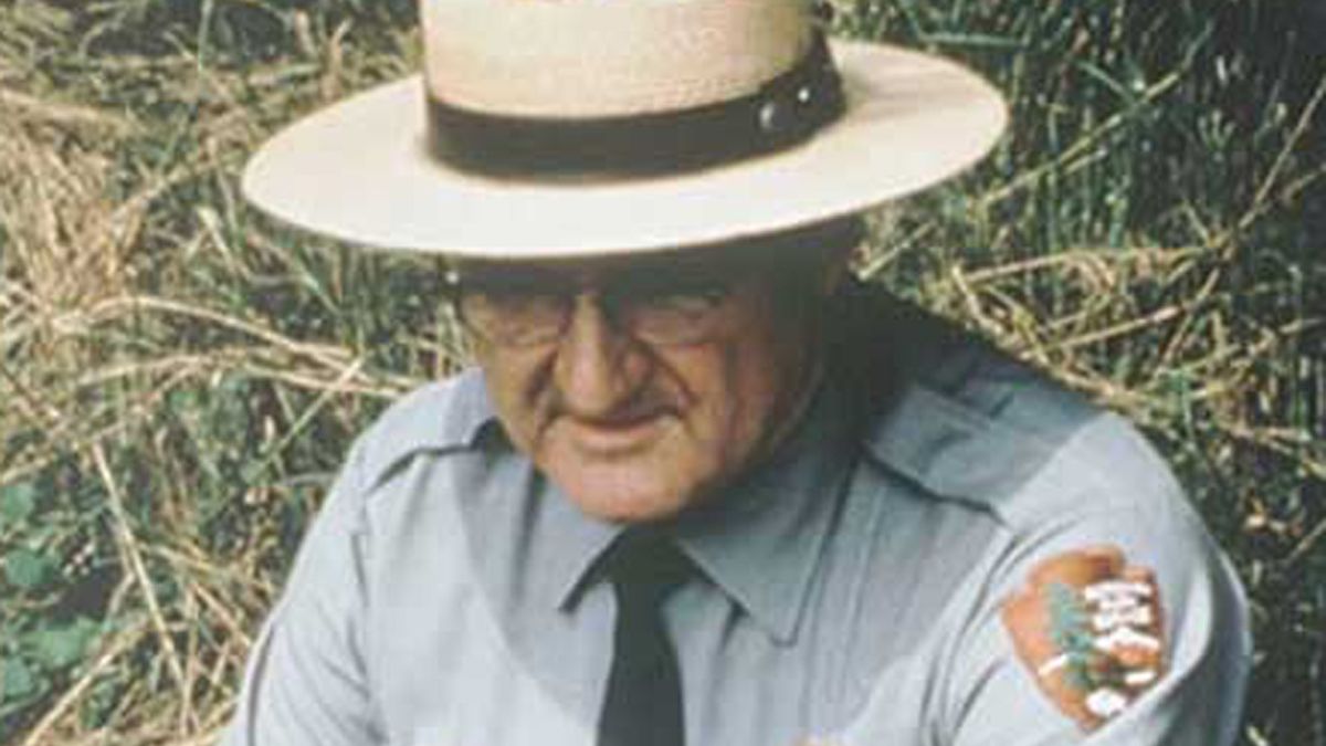 Con el paso del tiempo, este hombre se fue quedando solo poco a poco.&nbsp;