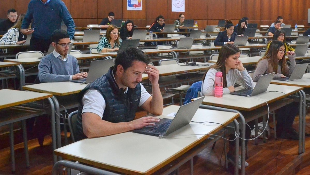 Solo agentes que ingresen al Estado por concurso gozarán de la estabilidad propia del empleado público. Solo agentes que ingresen al Estado por concurso gozarán de la estabilidad propia del empleado público.