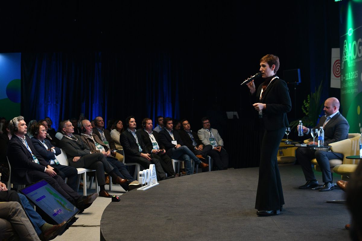 Jimena Latorre durante la exposición en Buenos Aires. Jimena Latorre durante la exposición en Buenos Aires.