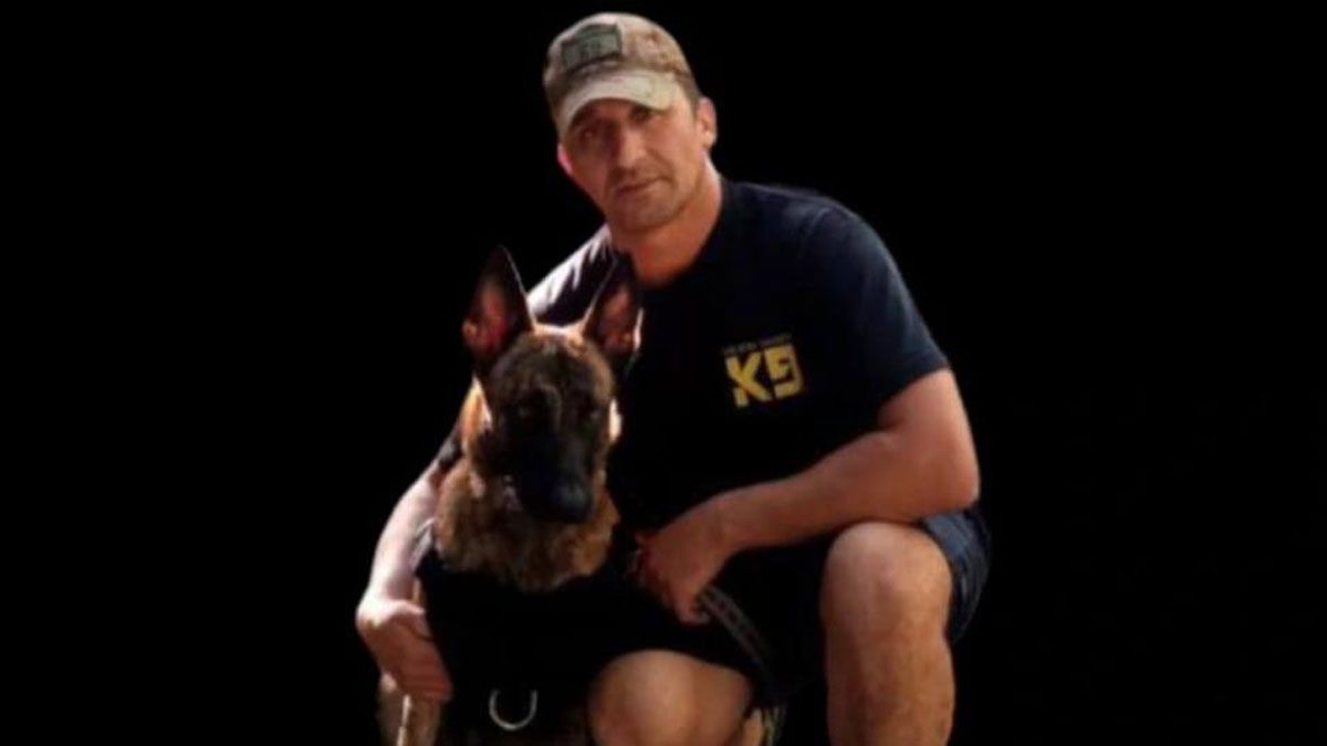 El sargento subayudante de 44 años que es investigado por manejar borracho y por la muerte de su ovejero alemán. El sargento subayudante de 44 años que es investigado por manejar borracho y por la muerte de su ovejero alemán.