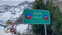 El camino de la ruta 60 en Chile luce con nevadas importantes en el sector de la cordillera.