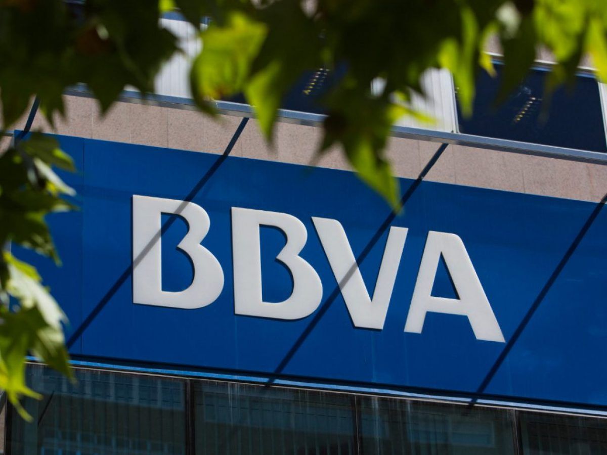 El período de trabajo en este banco es por seis meses. El período de trabajo en este banco es por seis meses. 