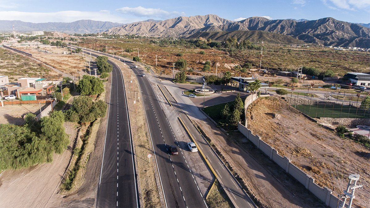 La avenida Regalado Olguín por donde se trasladaban los jóvenes que fueron baleados.