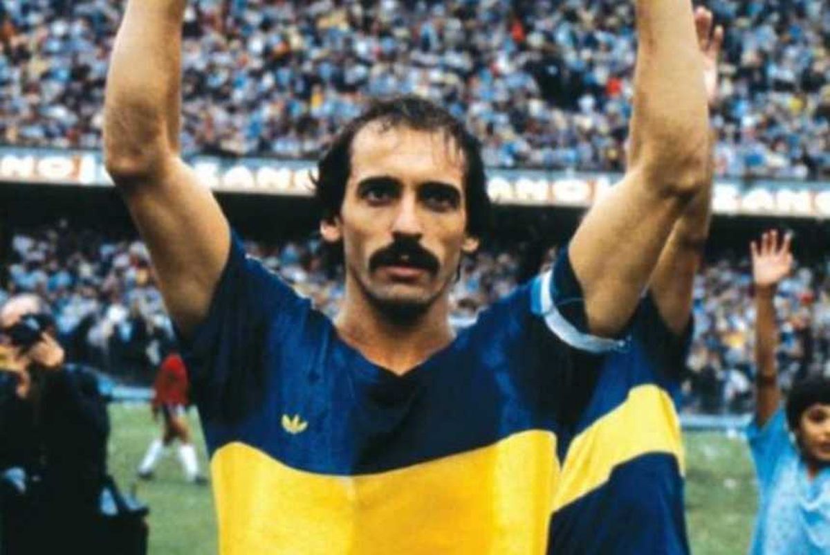 Vicente Pernía ganó dos Copas Libertadores y una Intercontinental con Boca. Vicente Pernía ganó dos Copas Libertadores y una Intercontinental con Boca.