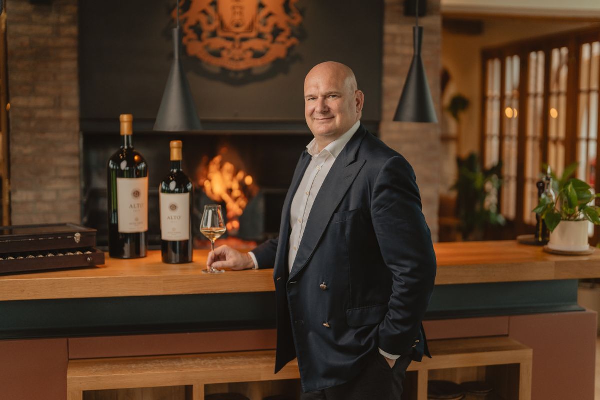 El fundador de la bodega Alta Vista es heredero de 250 años de historia vitivinícola familiar en su Francia natal. El fundador de la bodega Alta Vista es heredero de 250 años de historia vitivinícola familiar en su Francia natal.