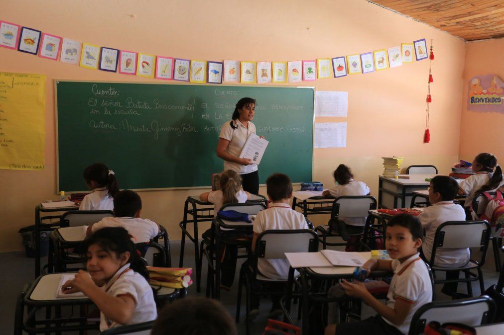 En los salarios de febrero, los docentes privados de Mendoza sufrieron un recorte de casi $30.000. Reclaman el mismo piso salarial que los educadores del sector público.