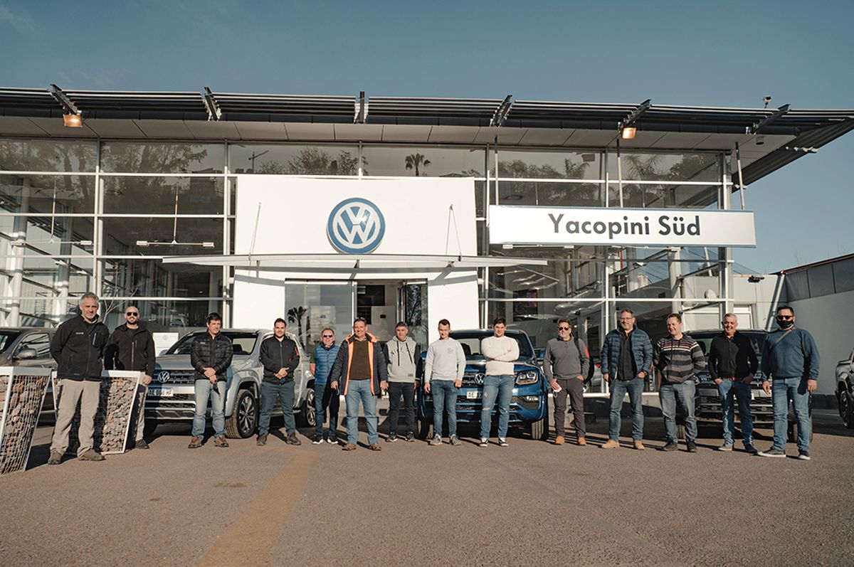 Instructores del equipo VWA junto al equipo de Yacopini Süd se unieron para la realización de las pruebas de manejo junto a sus clientes.