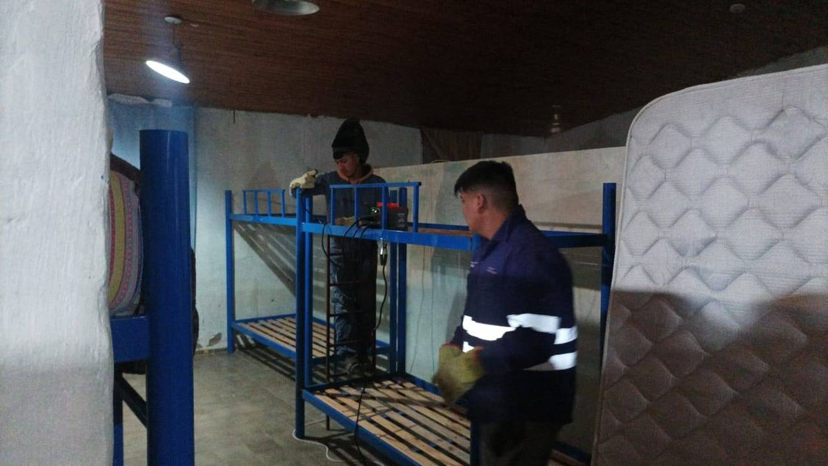 Uno de los mayores problemas, las cuchetas de la escuela albergue. Uno de los mayores problemas, las cuchetas de la escuela albergue.