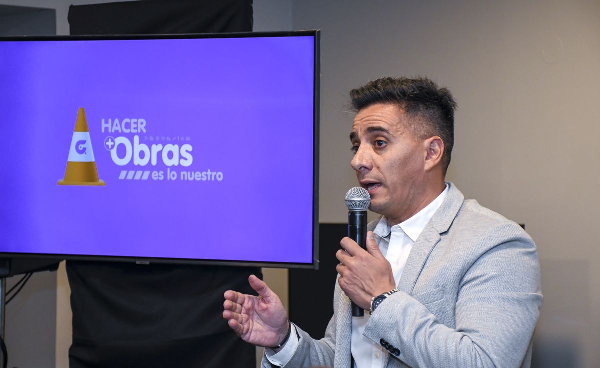 El intendente de Guaymallén, Marcos Calvente, presentó este viernes un paquete de incentivos para la construcción y atracción de inversiones. El intendente de Guaymallén, Marcos Calvente, presentó este viernes un paquete de incentivos para la construcción y atracción de inversiones.