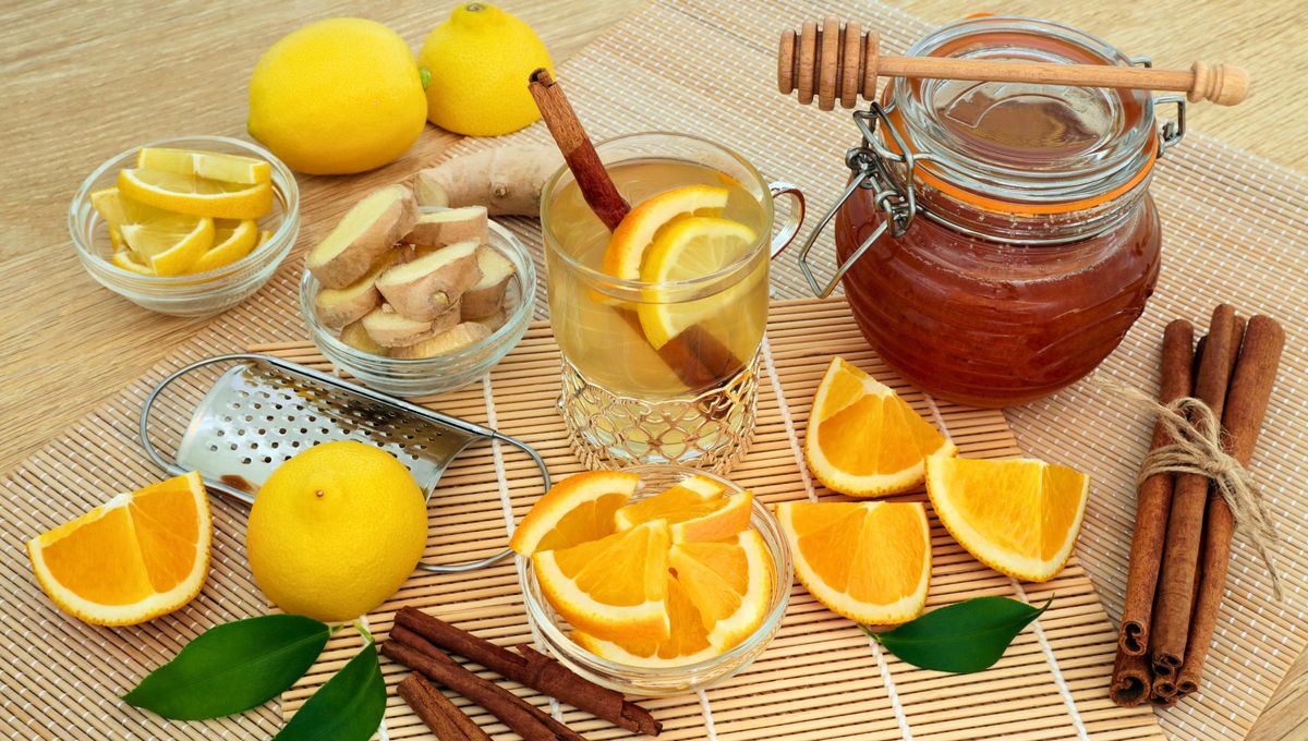 Hay algunas bebidas que ayudan a aliviar los síntomas de la gripe y el resfrío. Hay algunas bebidas que ayudan a aliviar los síntomas de la gripe y el resfrío.