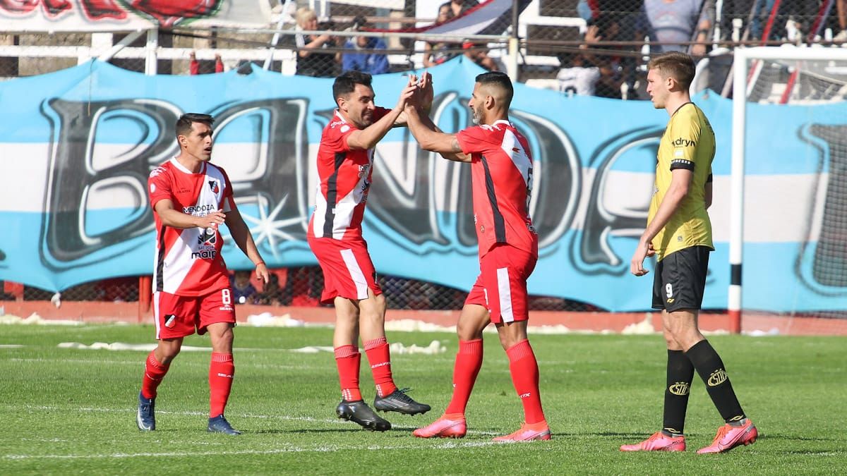 Damián de Hoyos le marcó dos goles a Deportivo Madryn, ya lleva ocho tantos