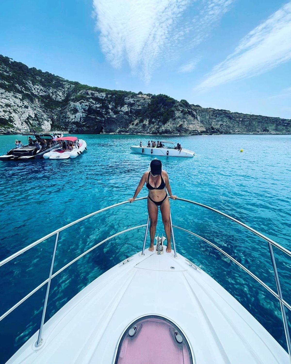  Nora Colosimo explotó y posó en micro-bikini a sus 53.