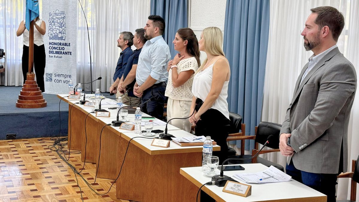 Los concejales de San Rafael, en plena sesión. A la derecha de la imagen, Martín Antolín, del Partido Libertario. Los concejales de San Rafael, en plena sesión. A la derecha de la imagen, Martín Antolín, del Partido Libertario.