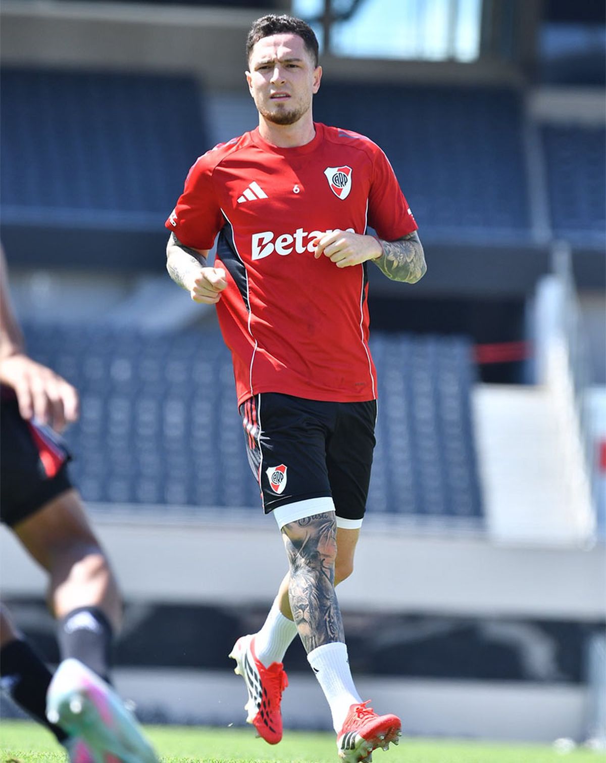 An&iacute;bal Moreno le aporta equilibrio al mediocampo de River.