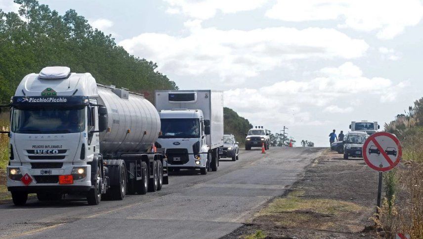 Varios ítems de la estructura de costos del transporte de cargas llevan el flete Mza-Bs As a $1.400/km. Y para Aprocam están pendientes. Varios ítems de la estructura de costos del transporte de cargas llevan el flete Mza-Bs As a $1.400/km. Y para Aprocam están pendientes.