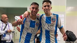 Mauro Ruggeri (es el de la izquierda) posa con su hermano Franco con la camiseta del Cassano de Italia.&nbsp;