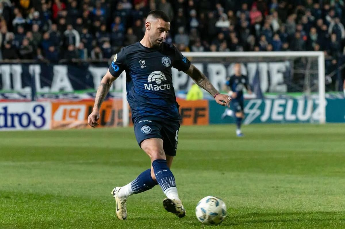 Ezequiel Ham volvió a jugar en Primera División con la camiseta de Independiente Rivadavia. Ezequiel Ham volvió a jugar en Primera División con la camiseta de Independiente Rivadavia.