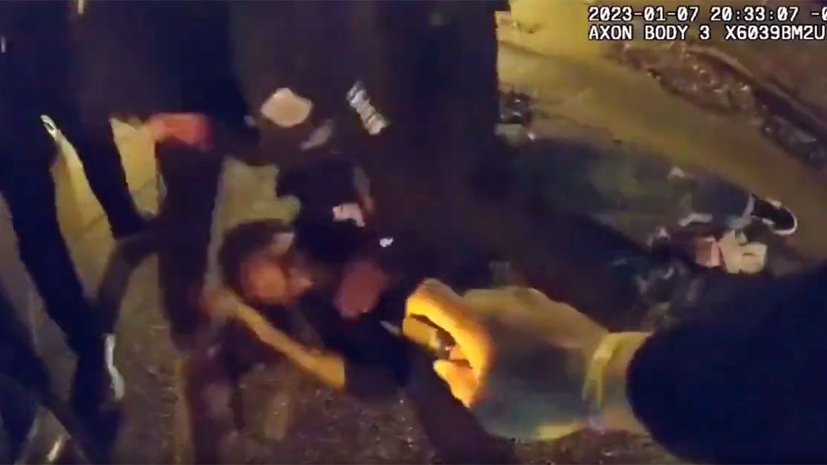 La ciudad de Memphis en Estados Unidos divulgó el video que registra como la policía mató a un hombre afroamericano de 29 años a golpes.
