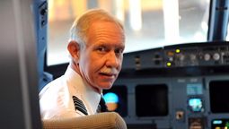 Chesley Sullenberger salvó la vida de 155 personas, luego de que fallaran los dos motores del avión.