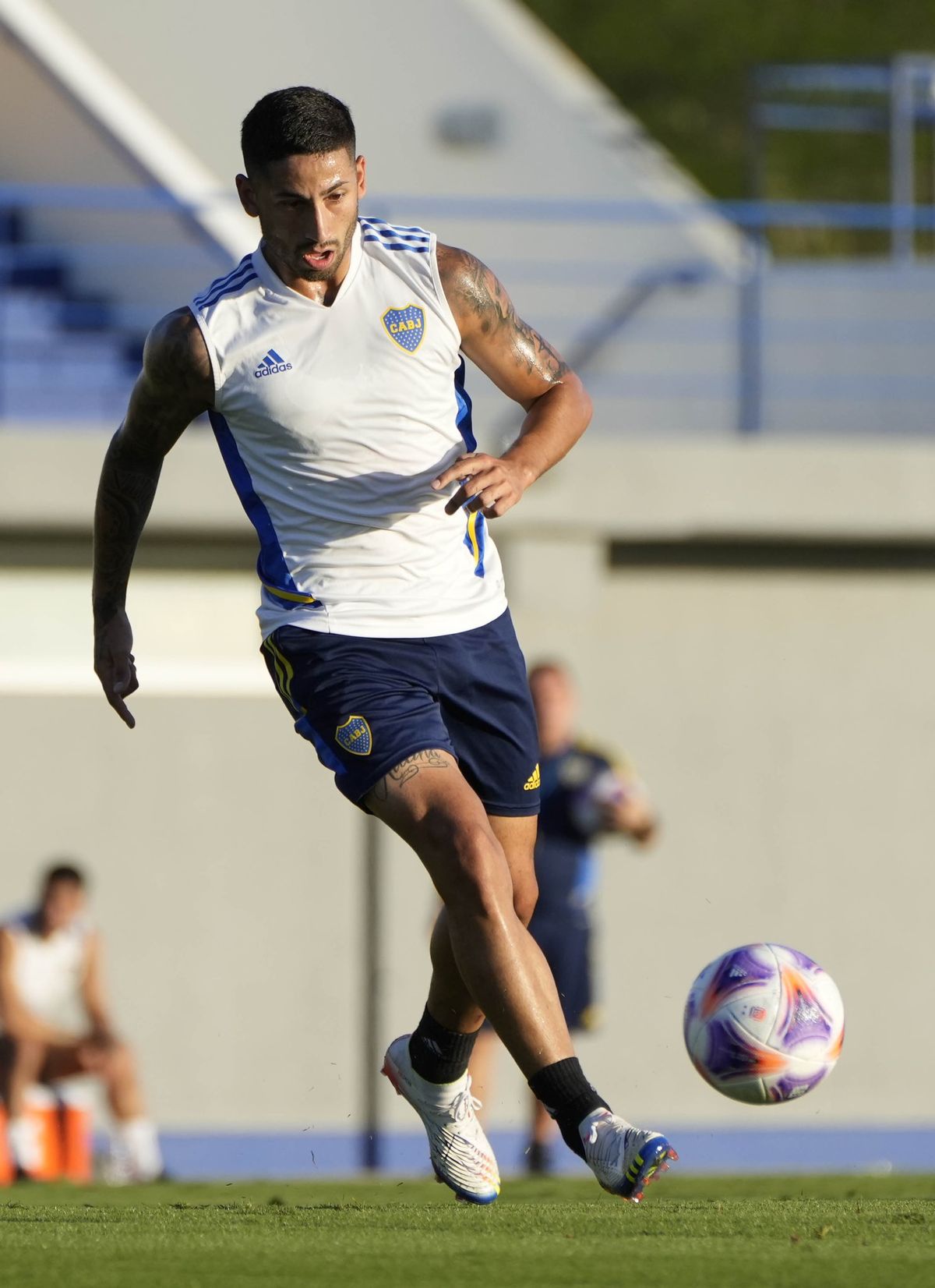 Boca se entrena en Ezeiza a la espera de viajar a San Juan