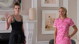 Las actrices Meghann Fahy y Milly Alcock son dos de las tres protagonistas principales de la película de Netflix.