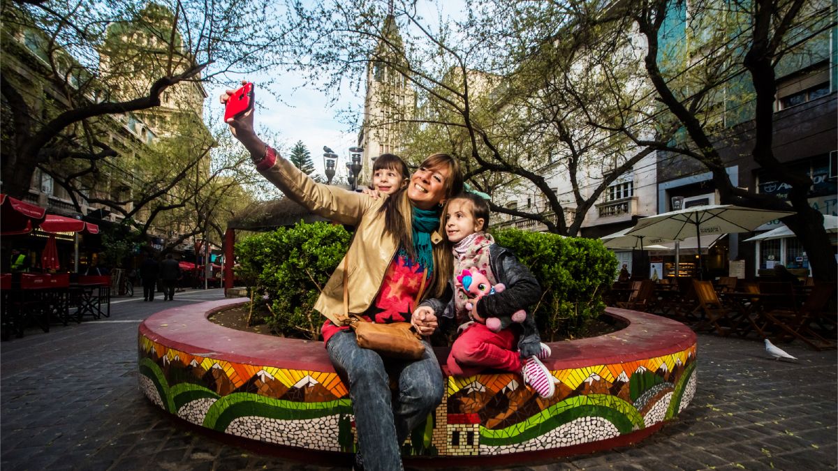 Los comerciantes del microcentro esperan una buena afluencia de turistas para este jueves feriado. Los comerciantes del microcentro esperan una buena afluencia de turistas para este jueves feriado.
