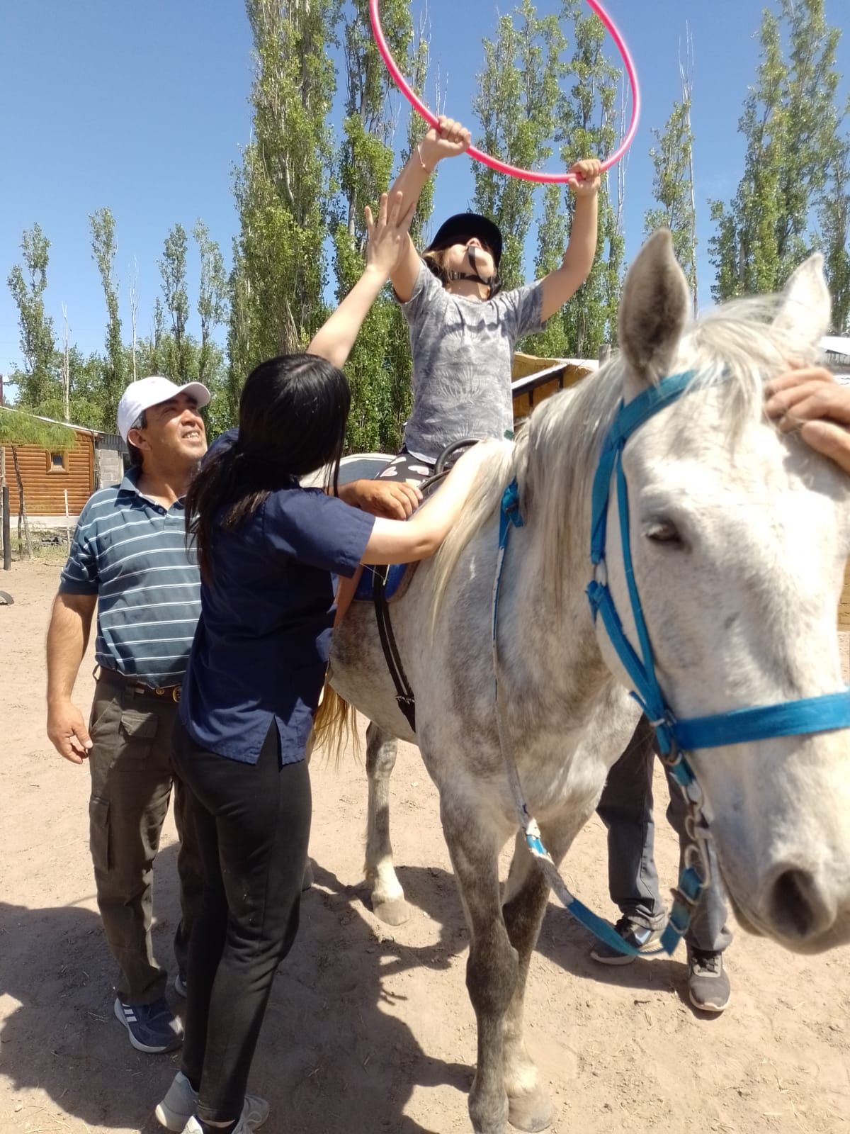 La Asociación Brillarán Sus Huellas es la única en su tipo en el Este y realiza un trabajo solidario para las personas con discapacidad, a través de la equinoterapia. La Asociación Brillarán Sus Huellas es la única en su tipo en el Este y realiza un trabajo solidario para las personas con discapacidad, a través de la equinoterapia.