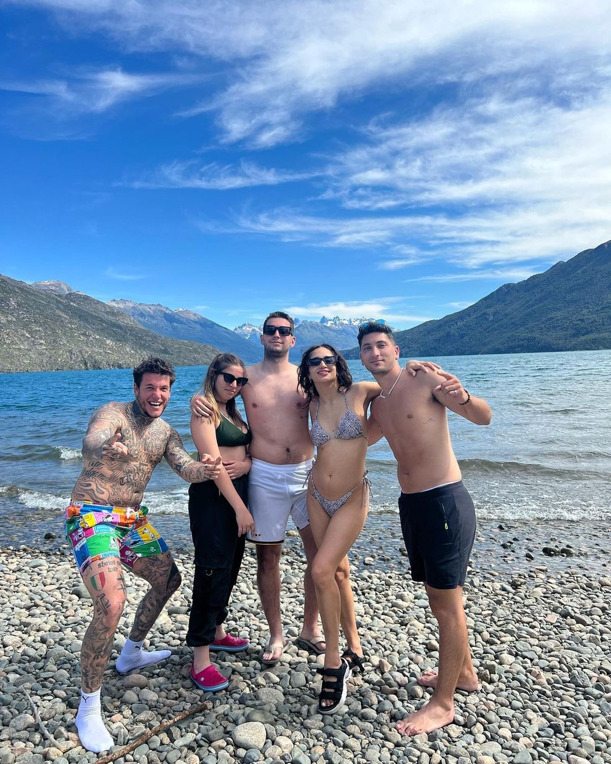 Melody Luz se puso bikini colaless para ir al lago y la foto es dinamita.