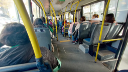 El chico de 12 años cayó del colectivo tras colgarse de él. Imagen ilustrativa. El chico de 12 años cayó del colectivo tras colgarse de él. Imagen ilustrativa.