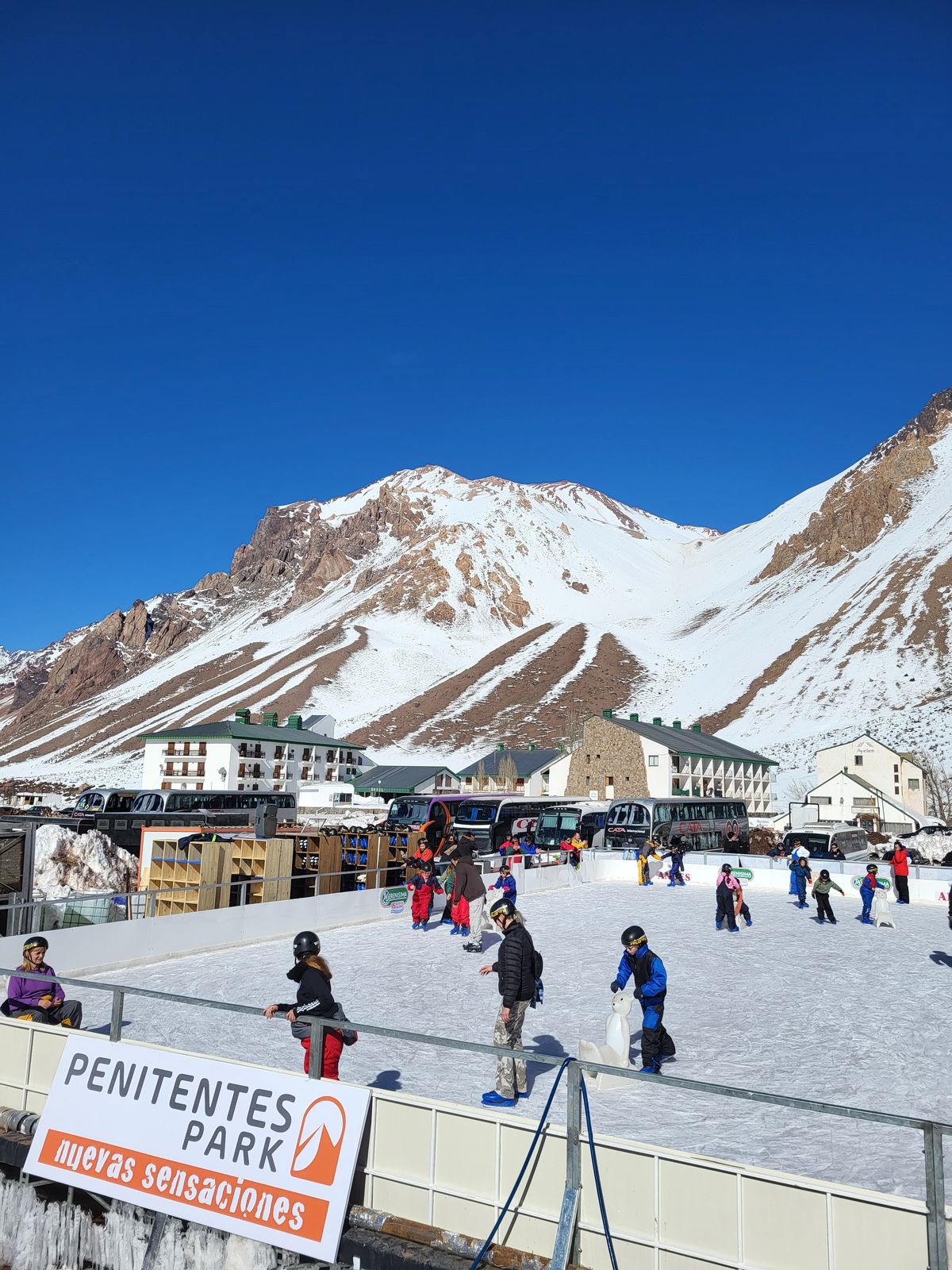 Si bien se esperan nevadas para este fin de semana, los días de vacaciones Penitentes ha contado con un clima ideal, así lo destacó su concesionario, Sergio Racioppi. Si bien se esperan nevadas para este fin de semana, los días de vacaciones Penitentes ha contado con un clima ideal, así lo destacó su concesionario, Sergio Racioppi.
