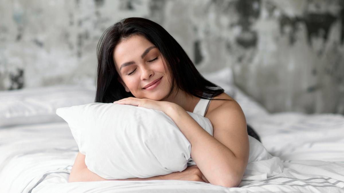 Dile adiós a las manchas amarillas de tu almohada con estos trucos