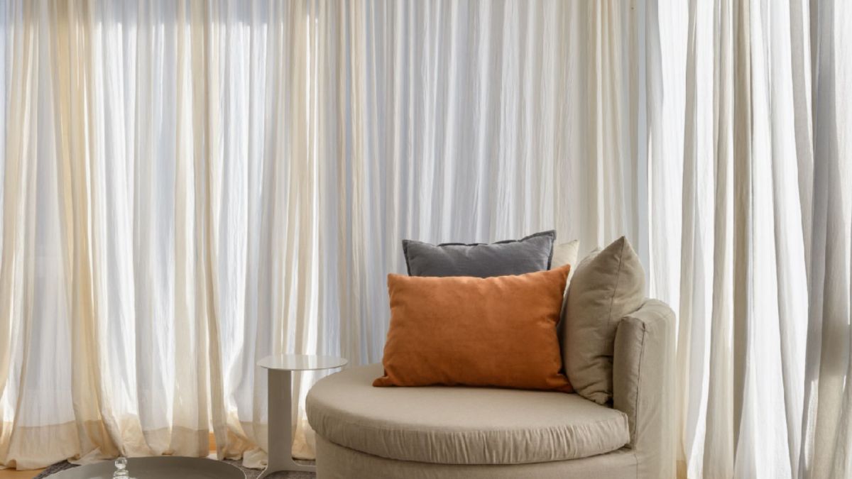 Limpiar las cortinas tradicionales es fácil y rápido con ciertos trucos caseros. Limpiar las cortinas tradicionales es fácil y rápido con ciertos trucos caseros.