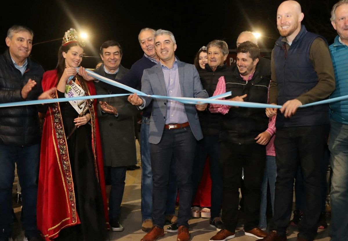 Sebastián Bragagnolo junto al Jefe de Gabinete de la gestión, Esteban Allasino estuvieron en la inauguración.