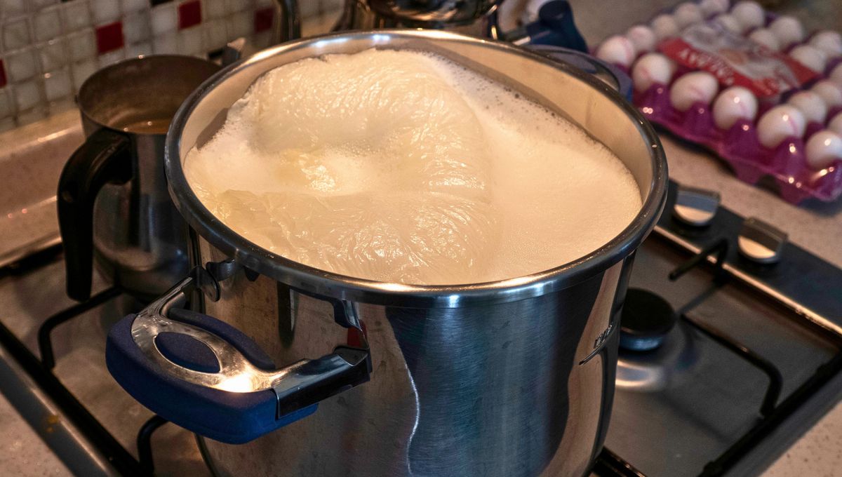 ¿Qué pasa si mezclas vinagre y leche?