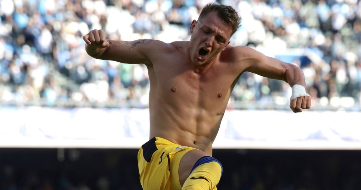 Mateo Retegui fue amonestado por quitarse la camiseta tras el gol del Atalanta. Mateo Retegui fue amonestado por quitarse la camiseta tras el gol del Atalanta.