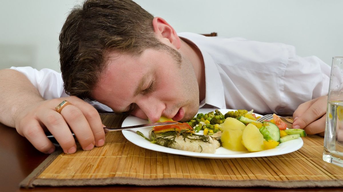Los científicos creen que comer mal es sinónimo de dormir mal.