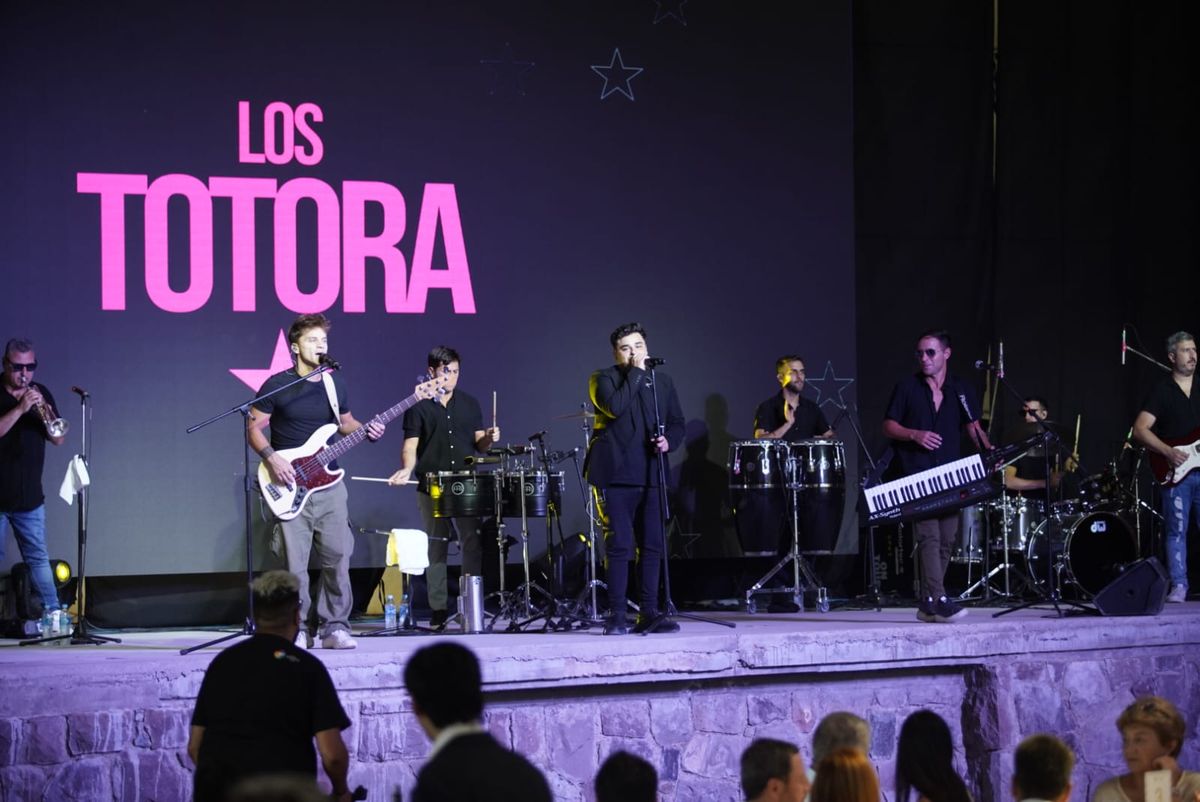 Los Totora le dieron un cierre musical espectacular a la Vendimia Solidaria.