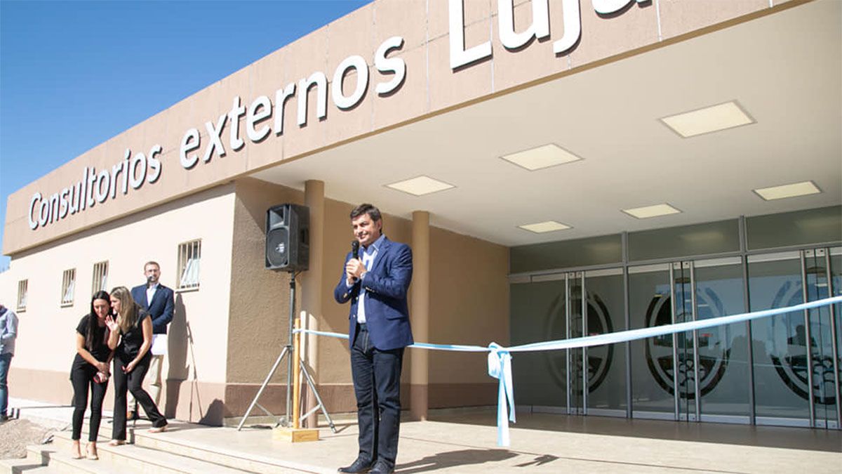 La obra del dilatado hospital de Luján de Cuyo comenzó en el 2014 y sólo se terminó con los consultorios externos.&nbsp;
