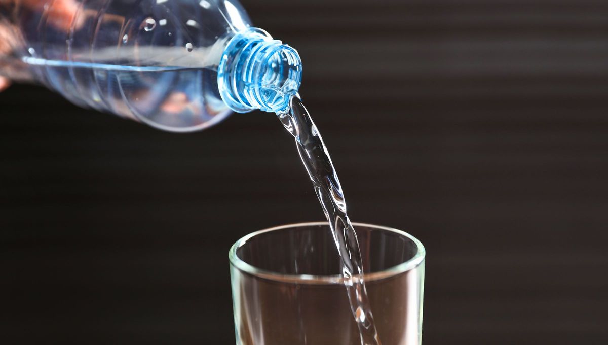 Ante cortes de agua hay que tener almacenados bidones y cuidarla mientras se realiza el mantenimiento programado. Ante cortes de agua hay que tener almacenados bidones y cuidarla mientras se realiza el mantenimiento programado.