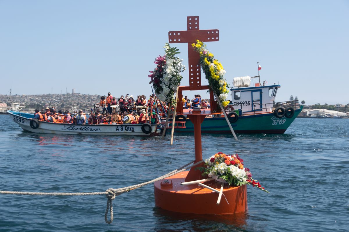 La tradición del Cristo Sumergido atrae a turistas y locales todos los años. La tradición del Cristo Sumergido atrae a turistas y locales todos los años.