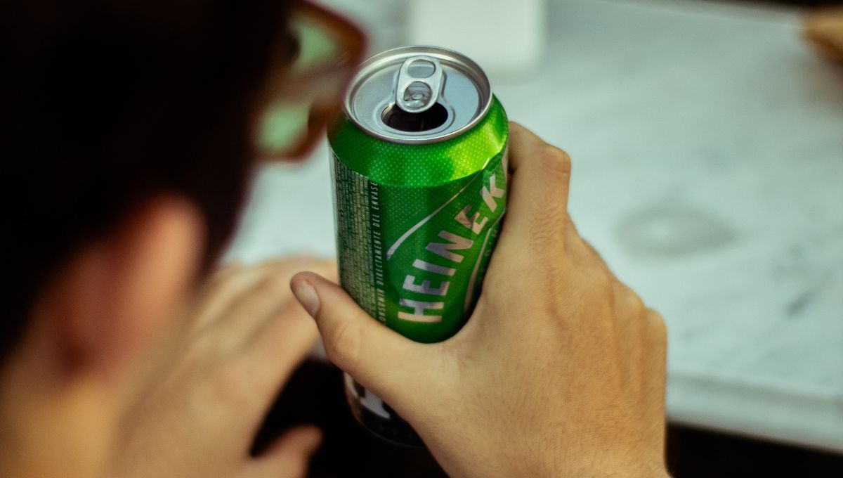 DIY con latas de cerveza para hacer un cascanueces navideño