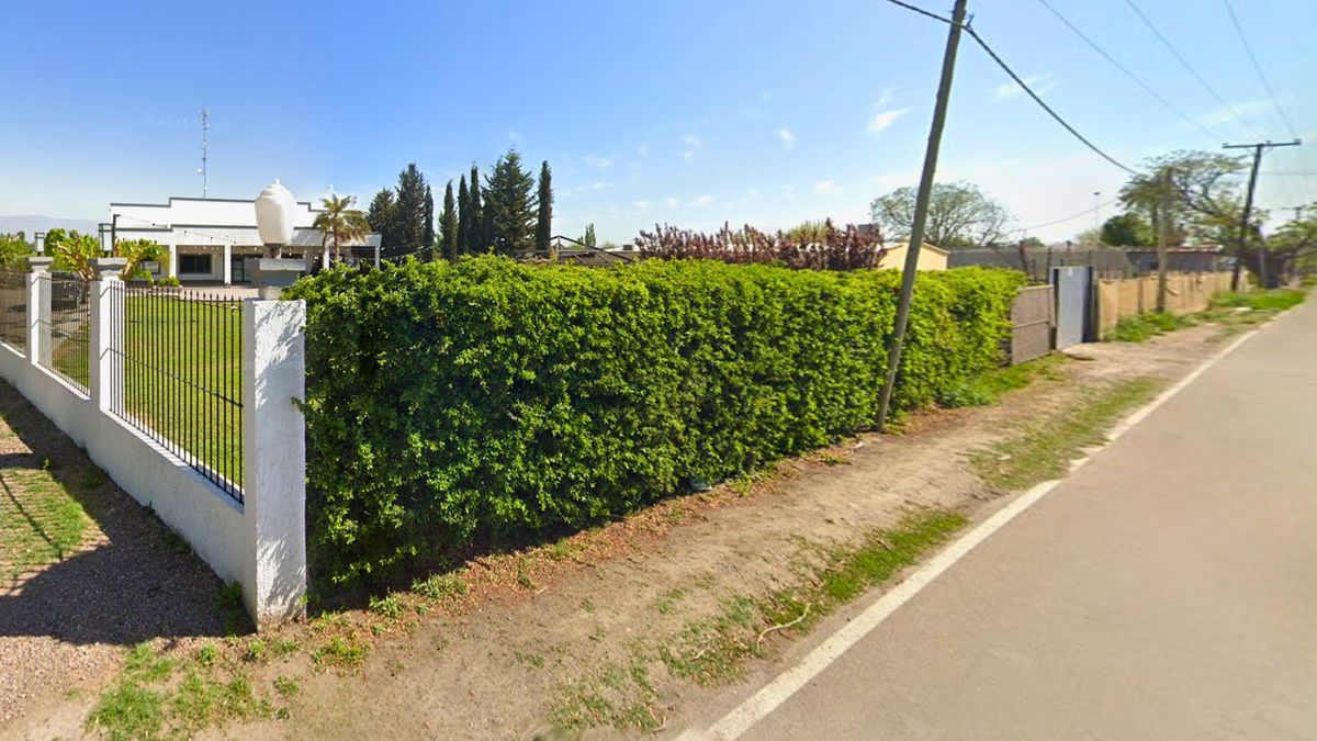 El trágico accidente se registró este sábado a la madrugada frente al salón de eventos Entre Fincas en el callejón Los Italianos de Guaymallén. El trágico accidente se registró este sábado a la madrugada frente al salón de eventos Entre Fincas en el callejón Los Italianos de Guaymallén.