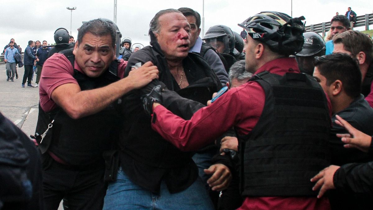 Berni terminó muy golpeado.