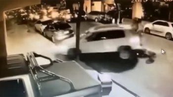 Video: atropelló a motochorros para evitar que le roben a su vecino
