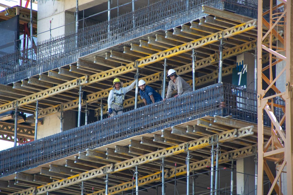 Ulpiano Suarez presentó el nuevo Código de Edificación de Capital.