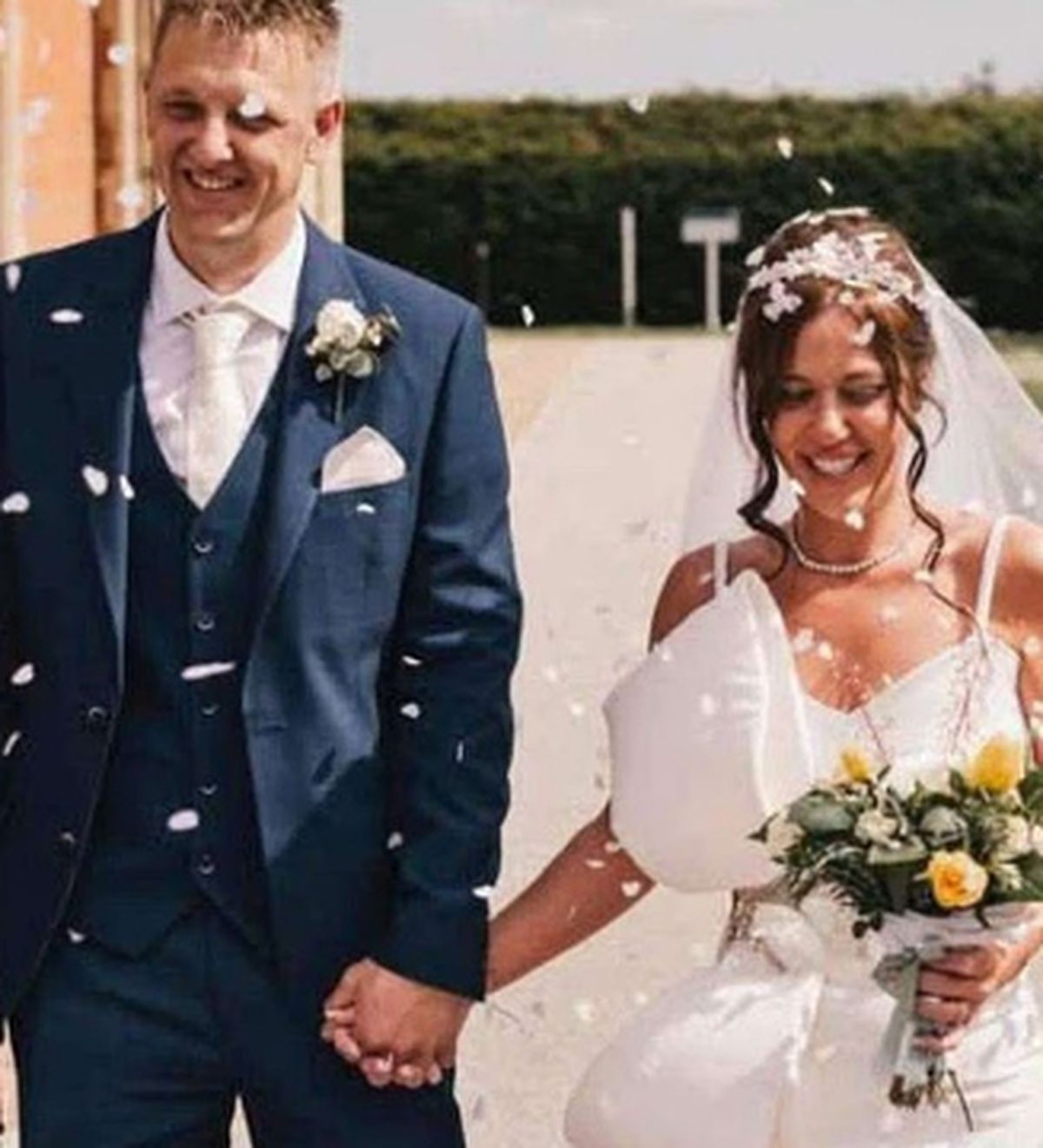 Dos horas después del incidente, Gemma Monk finalmente se casó. Dos horas después del incidente, Gemma Monk finalmente se casó.