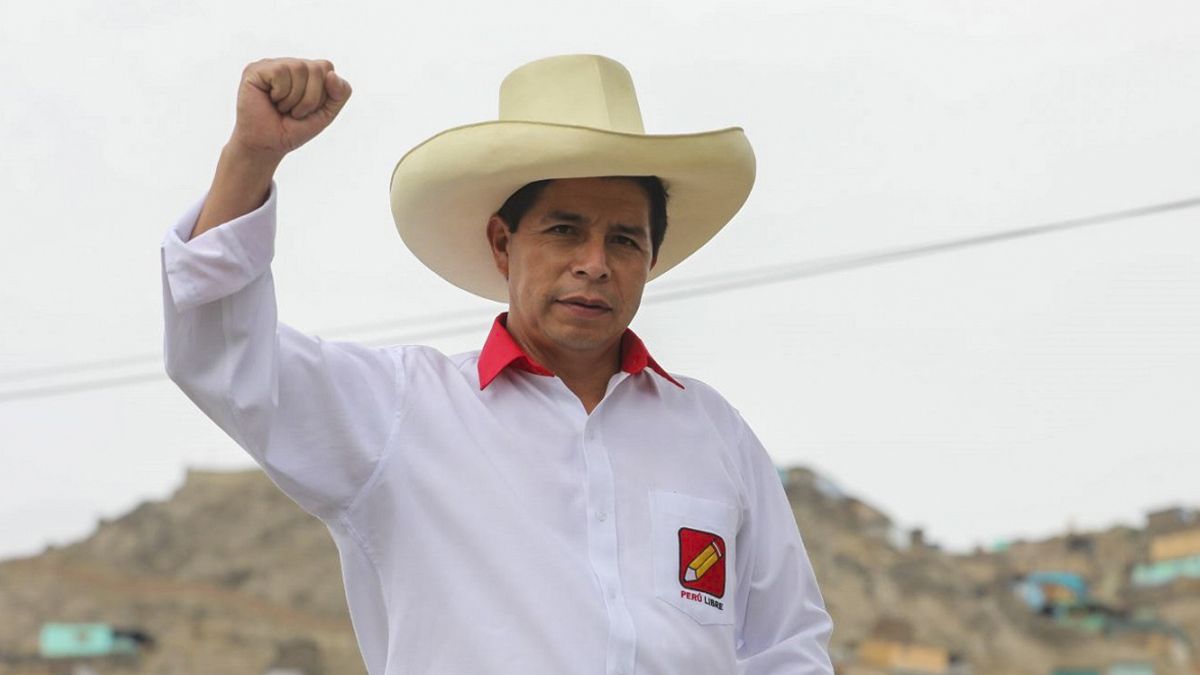 Pedro Castillo, del partido de izquierda Per&uacute; Libre (PL), asume en fecha coincidente con el bicentenario de la Independencia de Per&uacute;.